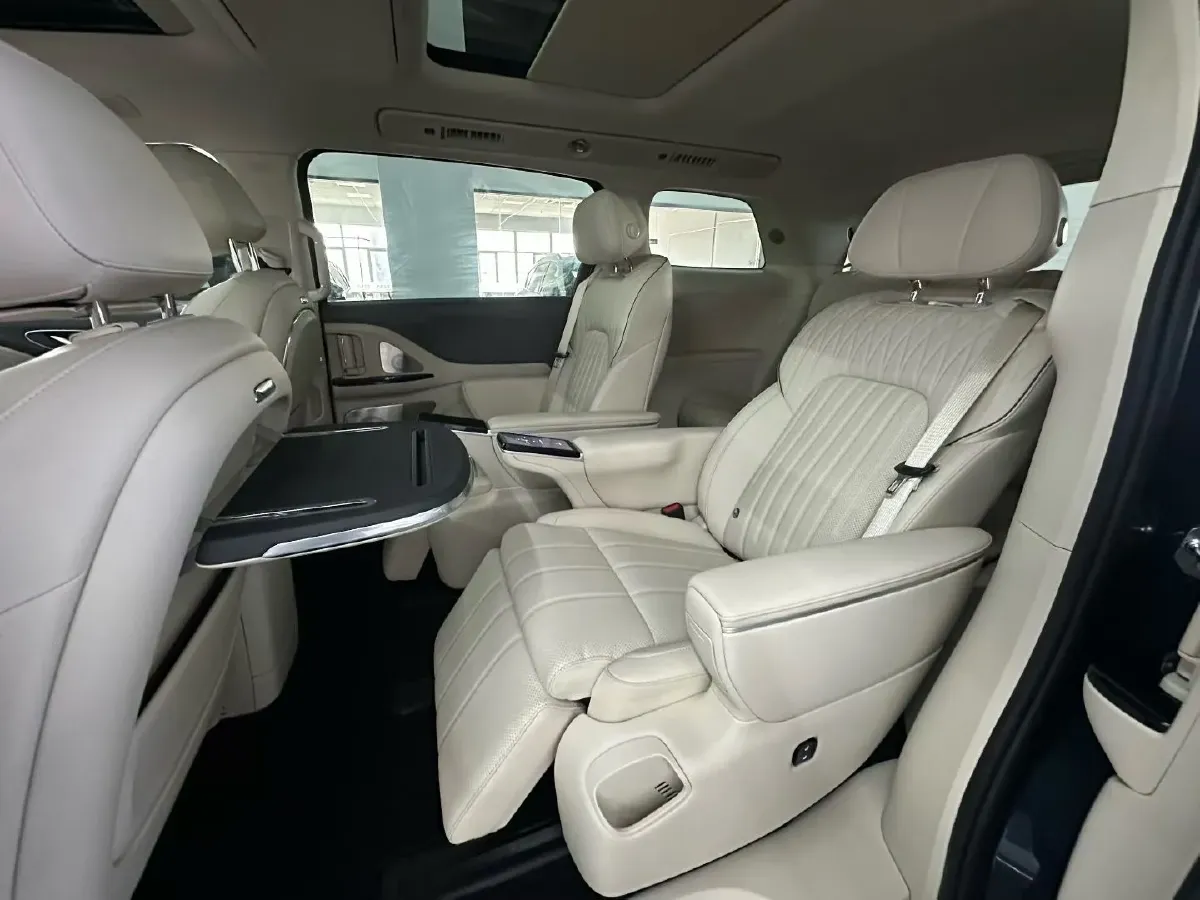 2025 Voyah Dream 1.5T 150HP L4 PHEV 41.7KWH,autocango,china used car exporter,china ev exporter,chinese used car exporter,chinese used ev exporter