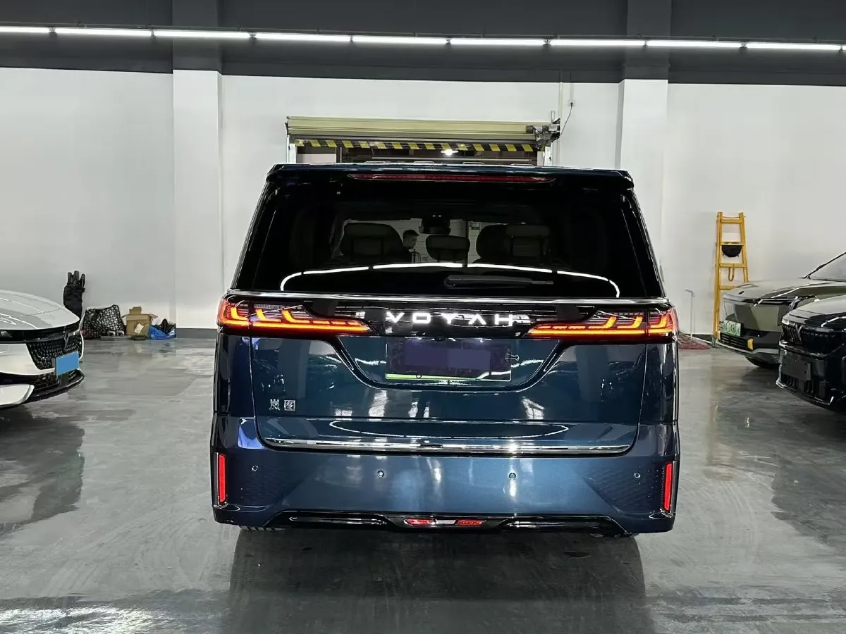 2025 Voyah Dream 1.5T 150HP L4 PHEV 41.7KWH,autocango,china used car exporter,china ev exporter,chinese used car exporter,chinese used ev exporter