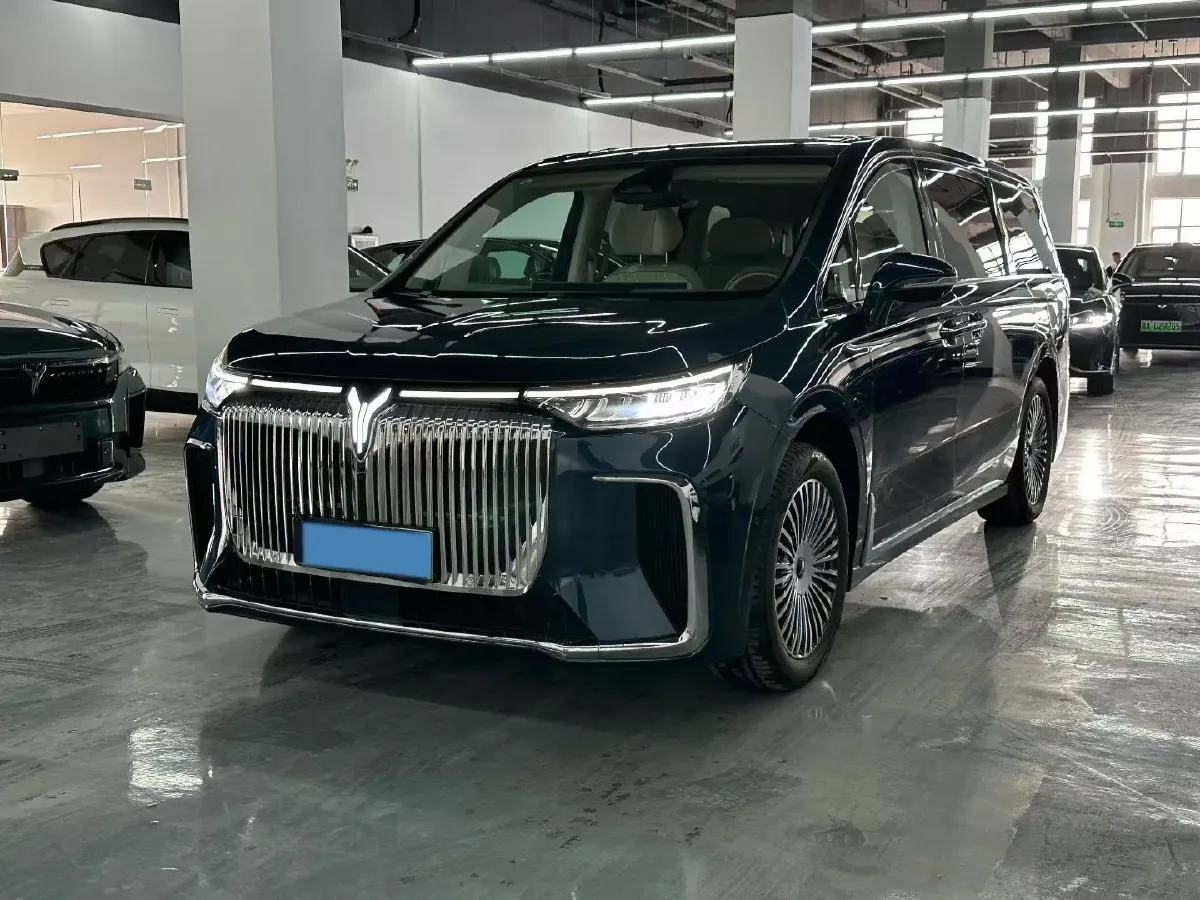 2025 Voyah Dream 1.5T 150HP L4 PHEV 41.7KWH,autocango,china used car exporter,china ev exporter,chinese used car exporter,chinese used ev exporter