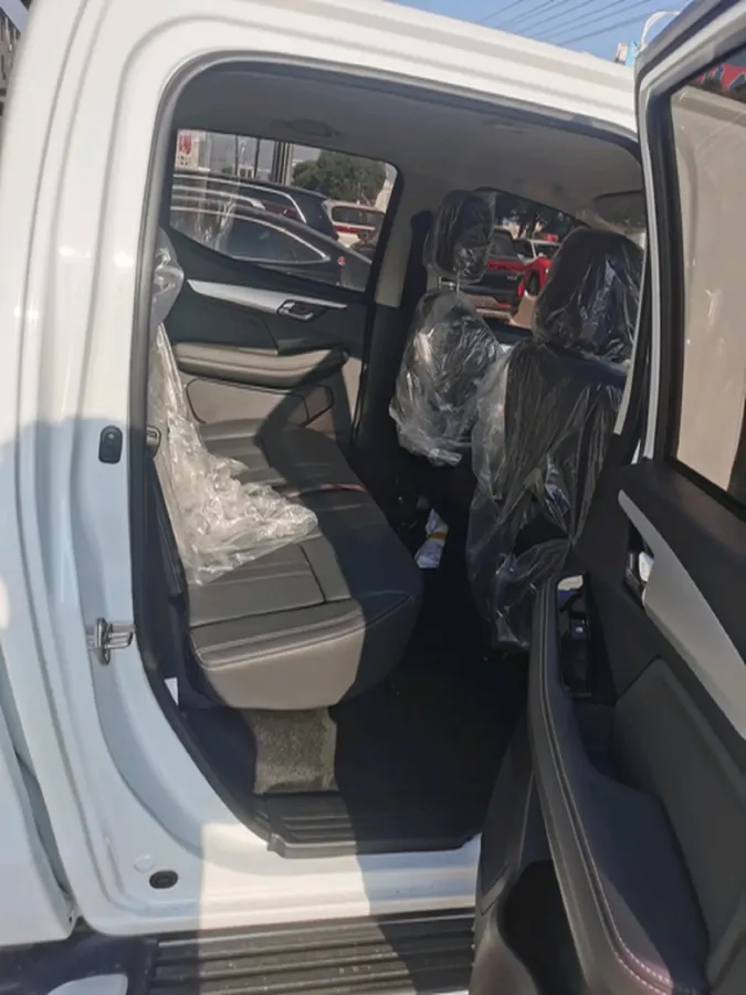 2023 Isuzu RE-MAX Jim 2.5T 143HP L4 6MT,autocango,china used car exporter,china ev exporter,chinese used car exporter,chinese used ev exporter