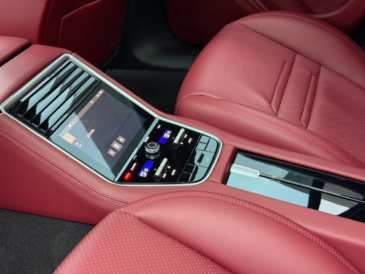 2017 BMW X6 3.0T 306HP L6 8AT,autocango,china used car exporter,china ev exporter,chinese used car exporter,chinese used ev exporter