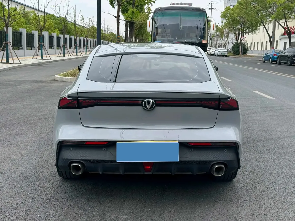2023 ChangAn UNI-V iDD 1.5T 170HP L4 6TCT PHEV 18.4KWH,autocango,china used car exporter,china ev exporter,chinese used car exporter,chinese used ev exporter
