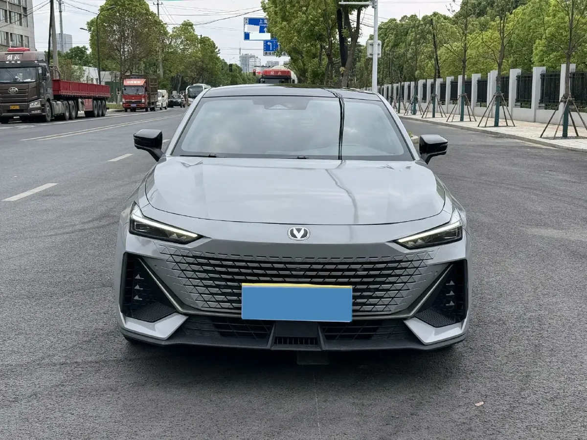 2023 ChangAn UNI-V iDD 1.5T 170HP L4 6TCT PHEV 18.4KWH,autocango,china used car exporter,china ev exporter,chinese used car exporter,chinese used ev exporter