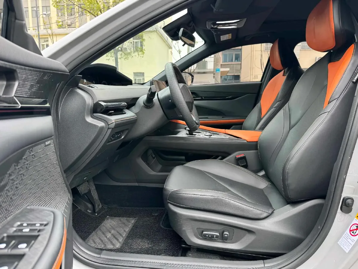 2023 ChangAn UNI-V iDD 1.5T 170HP L4 6TCT PHEV 18.4KWH,autocango,china used car exporter,china ev exporter,chinese used car exporter,chinese used ev exporter