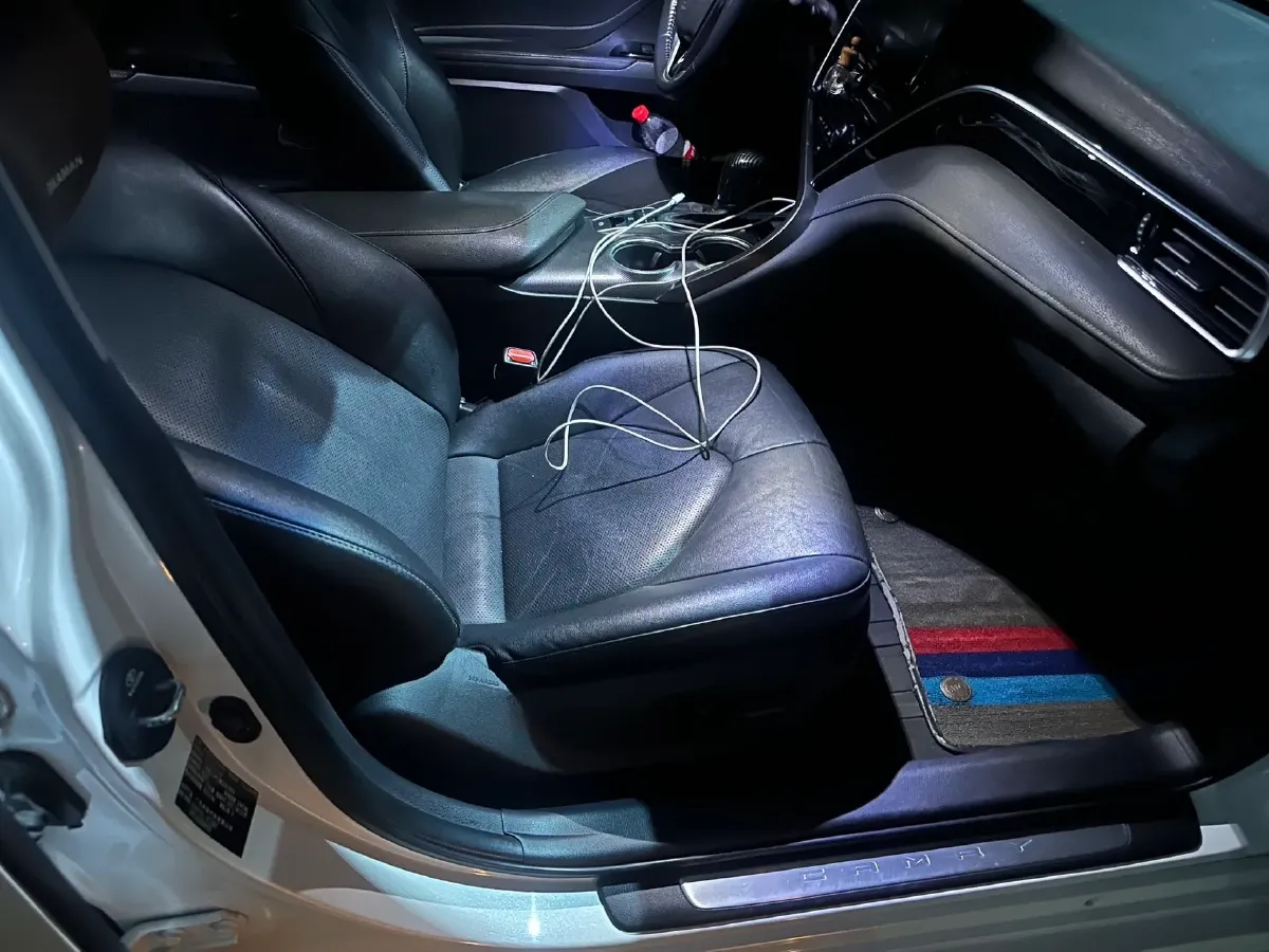 2021 Toyota Camry 2.5L 209HP L4 8AT,autocango,china used car exporter,china ev exporter,chinese used car exporter,chinese used ev exporter