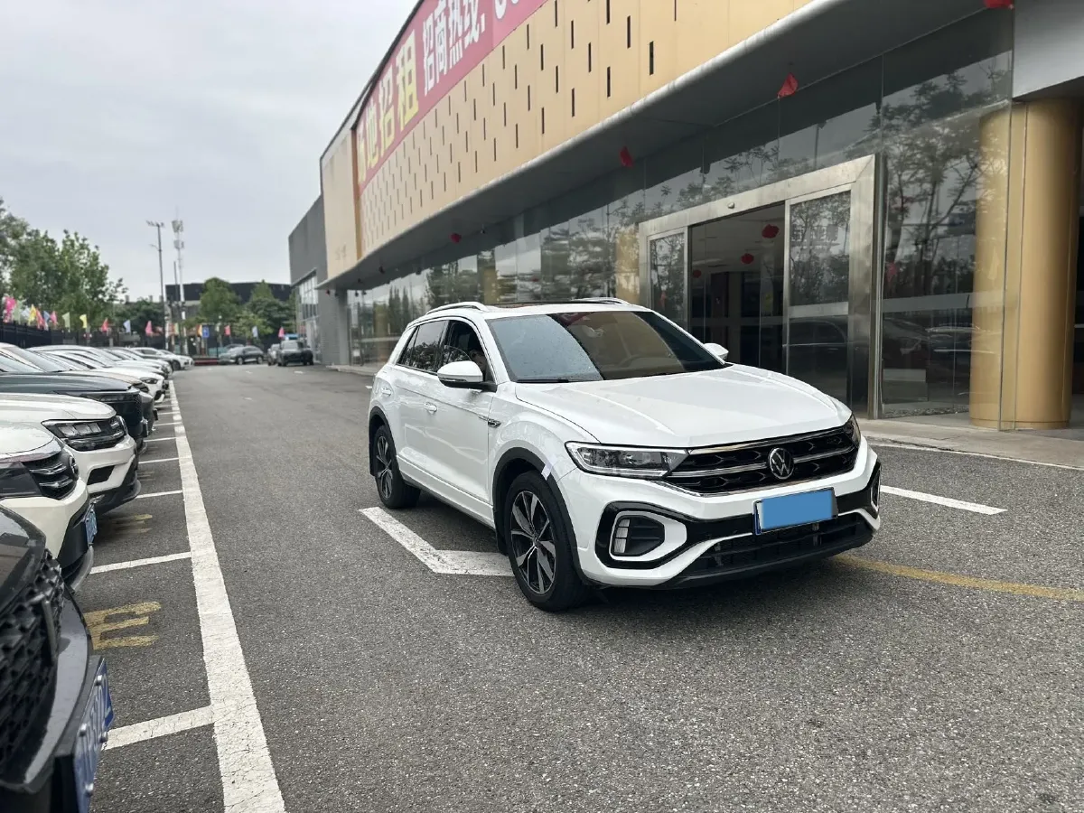 2024 Volkswagen T-Roc 1.5T 160HP L4 7DCT,autocango,china used car exporter,china ev exporter,chinese used car exporter,chinese used ev exporter