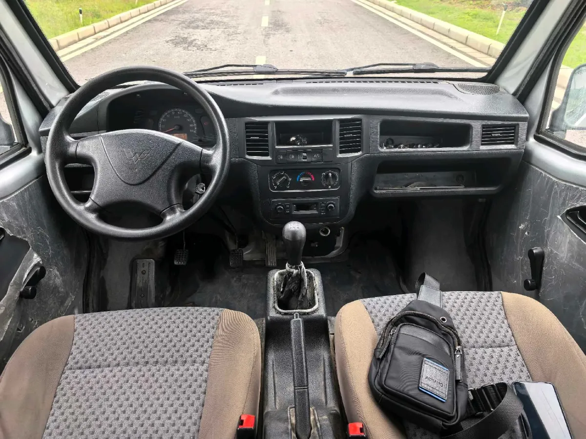 2015 WuLing ZhiGuang 1.2L 82HP L4 5MT,autocango,china used car exporter,china ev exporter,chinese used car exporter,chinese used ev exporter