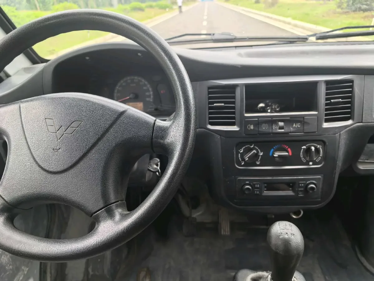 2015 WuLing ZhiGuang 1.2L 82HP L4 5MT,autocango,china used car exporter,china ev exporter,chinese used car exporter,chinese used ev exporter