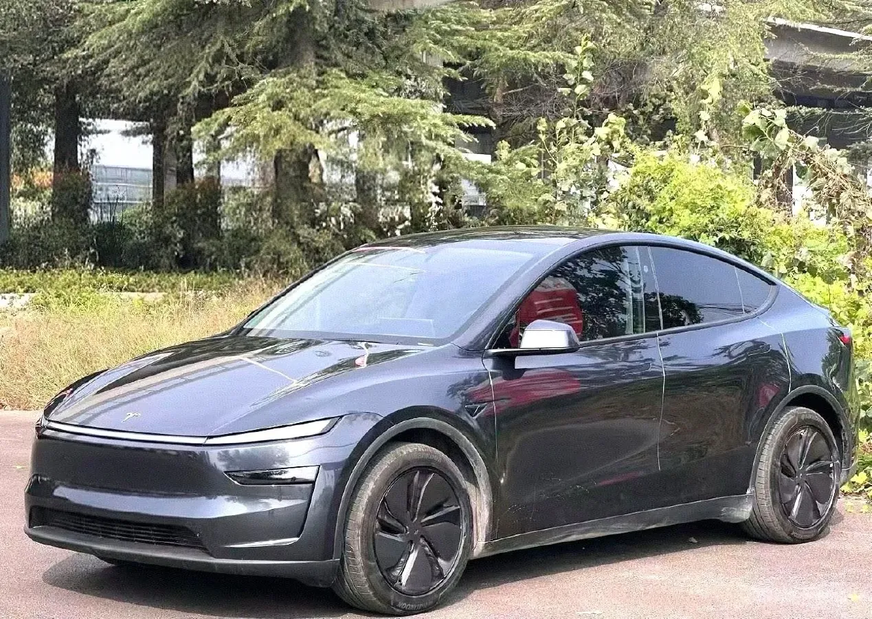 2025 Tesla Model Y BEV 78.4KWH,autocango,china used car exporter,china ev exporter,chinese used car exporter,chinese used ev exporter