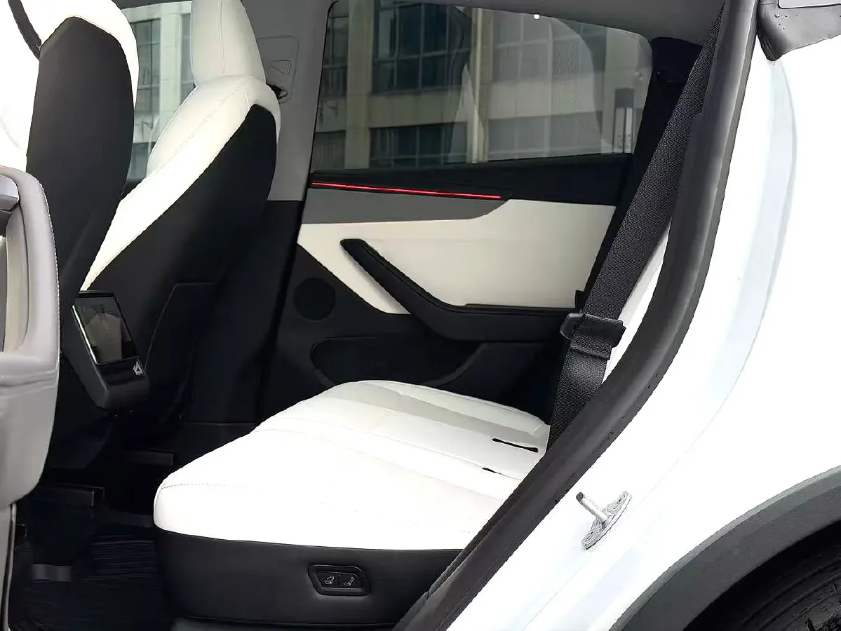 2025 Tesla Model Y BEV 78.4KWH,autocango,china used car exporter,china ev exporter,chinese used car exporter,chinese used ev exporter