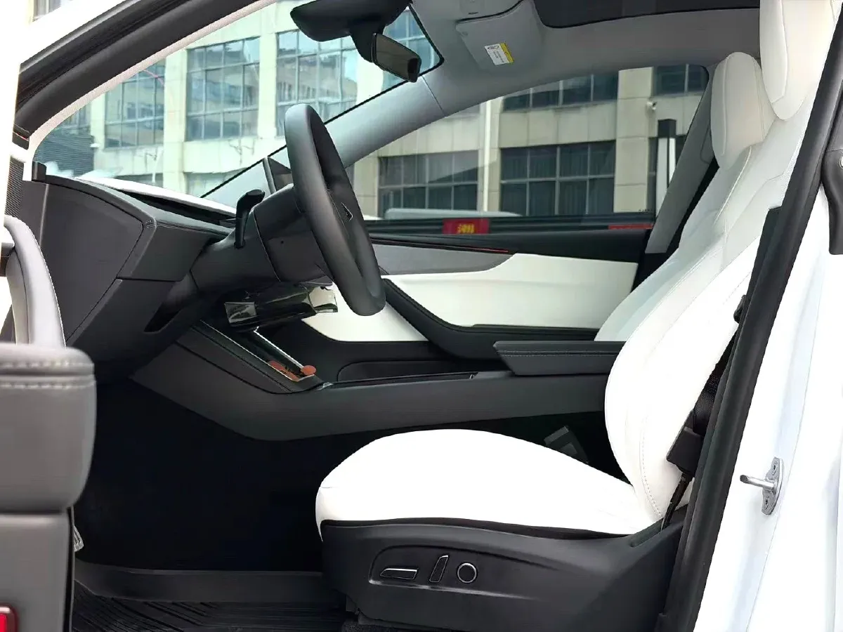 2025 Tesla Model Y BEV 78.4KWH,autocango,china used car exporter,china ev exporter,chinese used car exporter,chinese used ev exporter