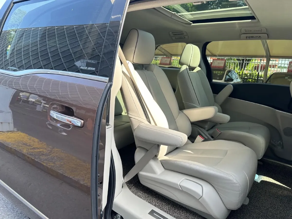 2021 Buick GL8 2.0T 237HP L4 9AT,autocango,china used car exporter,china ev exporter,chinese used car exporter,chinese used ev exporter