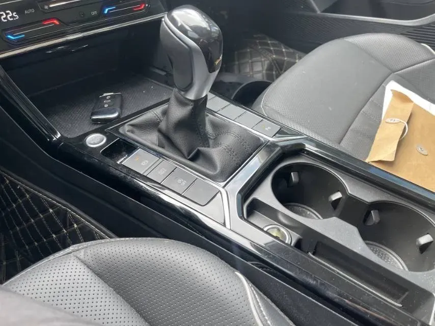 2024 Volkswagen Passat 2.0T 220HP L4 7DCT,autocango,china used car exporter,china ev exporter,chinese used car exporter,chinese used ev exporter