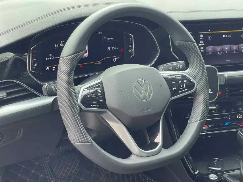 2024 Volkswagen Passat 2.0T 220HP L4 7DCT,autocango,china used car exporter,china ev exporter,chinese used car exporter,chinese used ev exporter