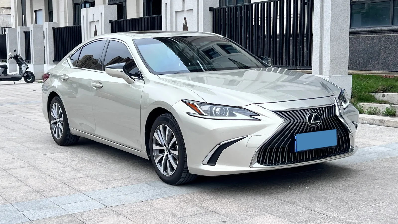 2018 Lexus ES 2.0L 167HP L4 6AT,autocango,china used car exporter,china ev exporter,chinese used car exporter,chinese used ev exporter