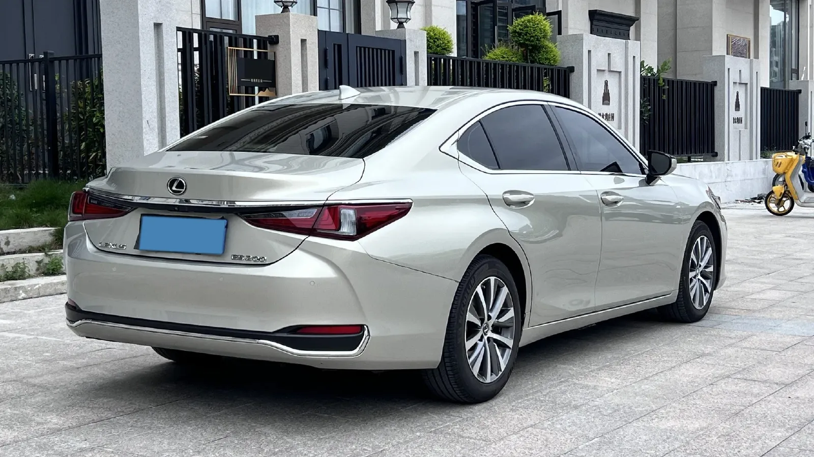 2018 Lexus ES 2.0L 167HP L4 6AT,autocango,china used car exporter,china ev exporter,chinese used car exporter,chinese used ev exporter