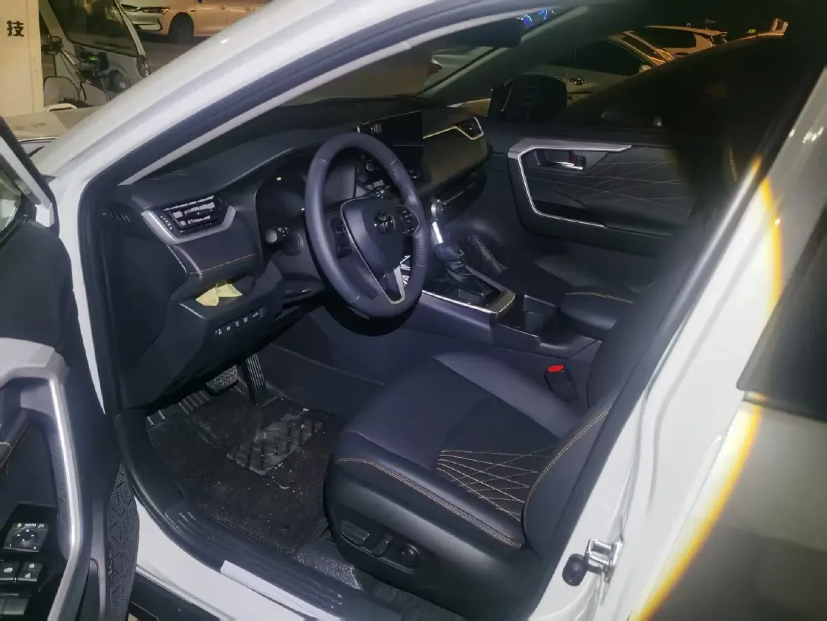 2024 Toyota RAV4 2.0L 171HP L4 CVT,autocango,china used car exporter,china ev exporter,chinese used car exporter,chinese used ev exporter