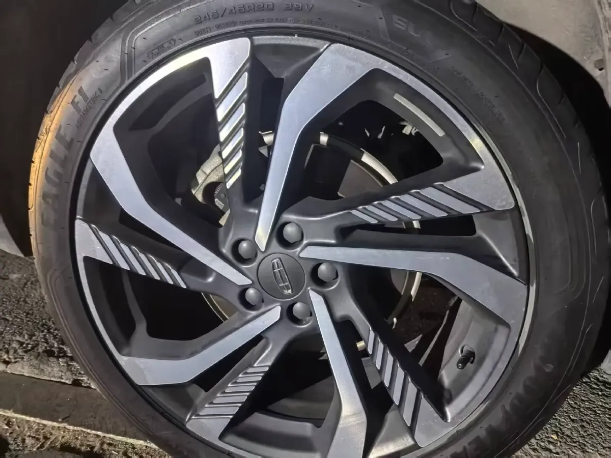2021 Geely Monjaro 2.0T 218HP L4 7DCT,autocango,china used car exporter,china ev exporter,chinese used car exporter,chinese used ev exporter