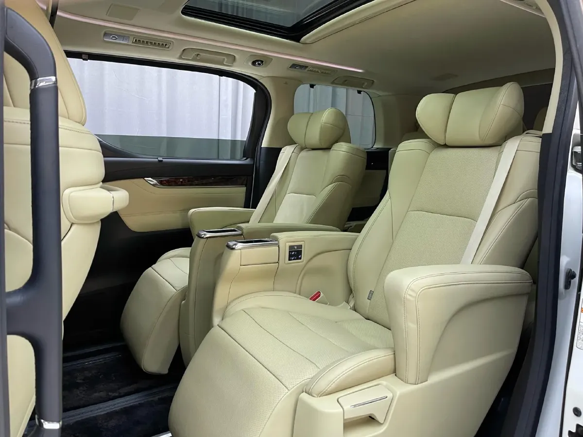 2018 Toyota Alphard 3.5L 301HP V6 8AT,autocango,china used car exporter,china ev exporter,chinese used car exporter,chinese used ev exporter