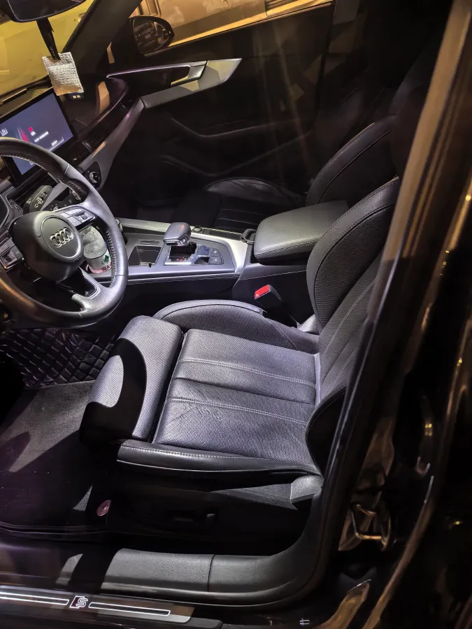 2020 Audi A4L 2.0T 190HP L4 7DCT,autocango,china used car exporter,china ev exporter,chinese used car exporter,chinese used ev exporter