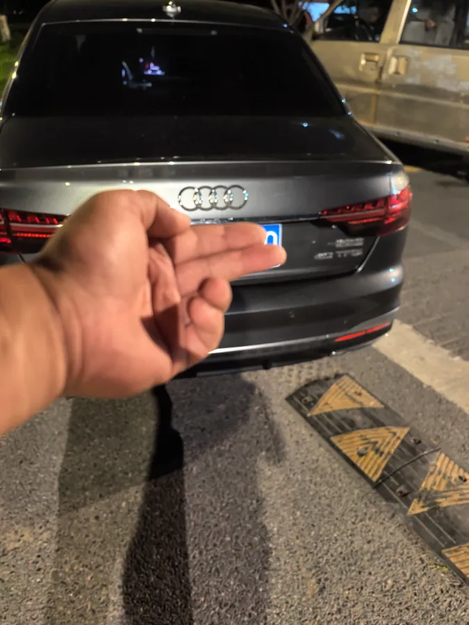 2020 Audi A4L 2.0T 190HP L4 7DCT,autocango,china used car exporter,china ev exporter,chinese used car exporter,chinese used ev exporter