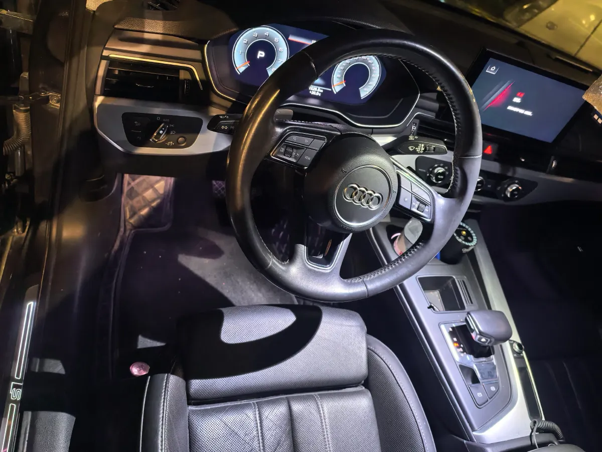 2020 Audi A4L 2.0T 190HP L4 7DCT,autocango,china used car exporter,china ev exporter,chinese used car exporter,chinese used ev exporter