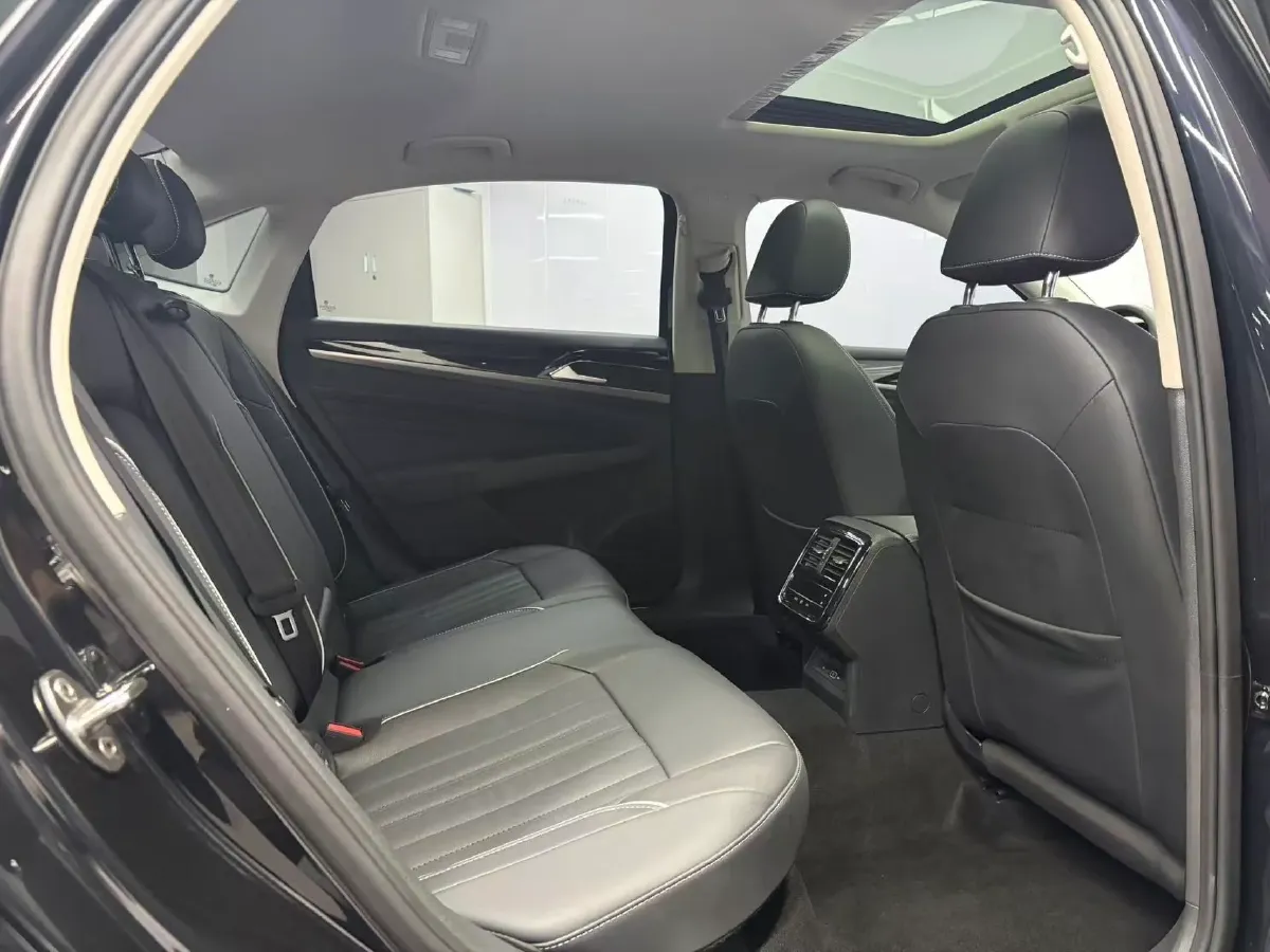 2023 Volkswagen Passat 1.4T 150HP L4 7DCT,autocango,china used car exporter,china ev exporter,chinese used car exporter,chinese used ev exporter