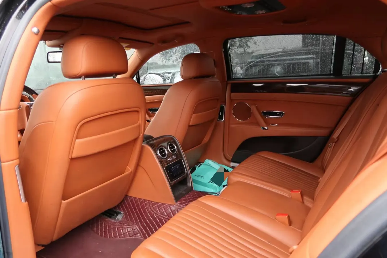 2017 Bentley Flying Spur 4.0T 528HP V8 8AT,autocango,china used car exporter,china ev exporter,chinese used car exporter,chinese used ev exporter