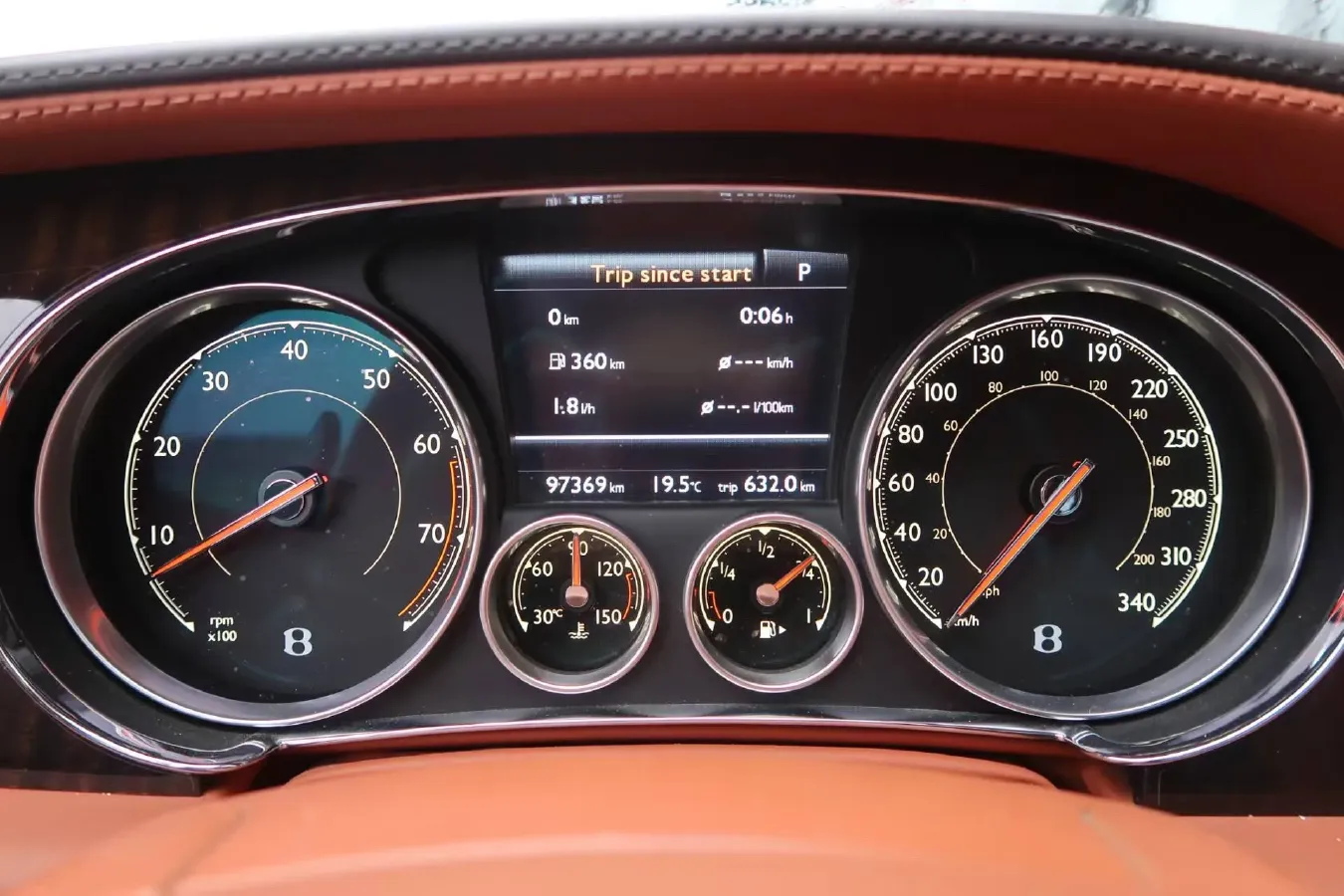 2017 Bentley Flying Spur 4.0T 528HP V8 8AT,autocango,china used car exporter,china ev exporter,chinese used car exporter,chinese used ev exporter