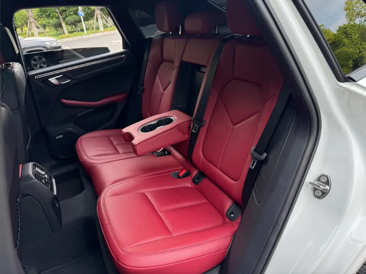 2023 Porsche Macan 2.0T 265HP L4 7DCT,autocango,china used car exporter,china ev exporter,chinese used car exporter,chinese used ev exporter