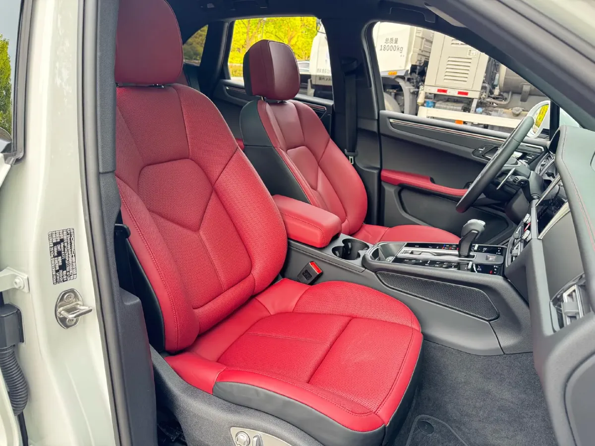 2023 Porsche Macan 2.0T 265HP L4 7DCT,autocango,china used car exporter,china ev exporter,chinese used car exporter,chinese used ev exporter