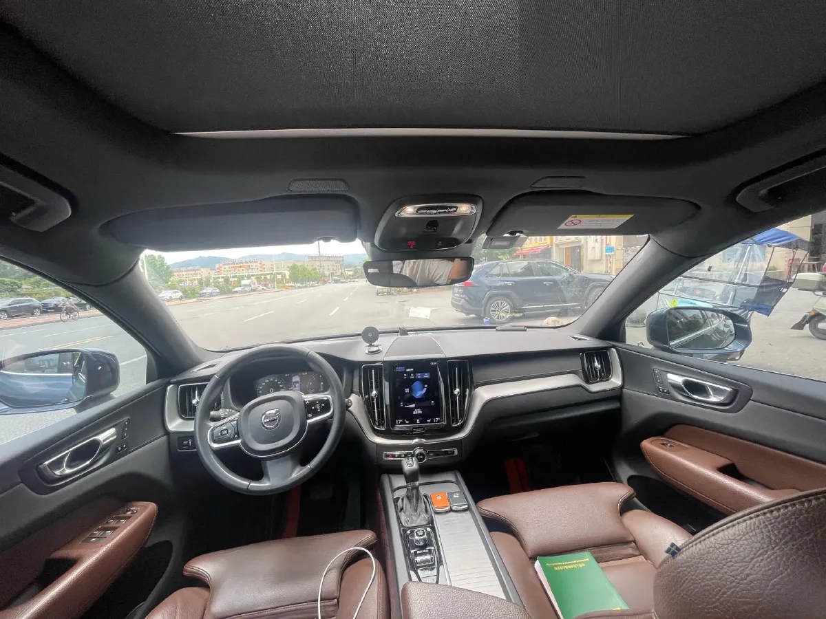 2021 Volvo XC60 2.0T 250HP L4 8AT,autocango,china used car exporter,china ev exporter,chinese used car exporter,chinese used ev exporter