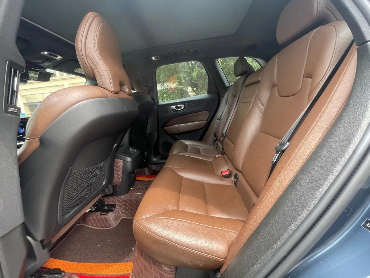 2021 Volvo XC60 2.0T 250HP L4 8AT,autocango,china used car exporter,china ev exporter,chinese used car exporter,chinese used ev exporter
