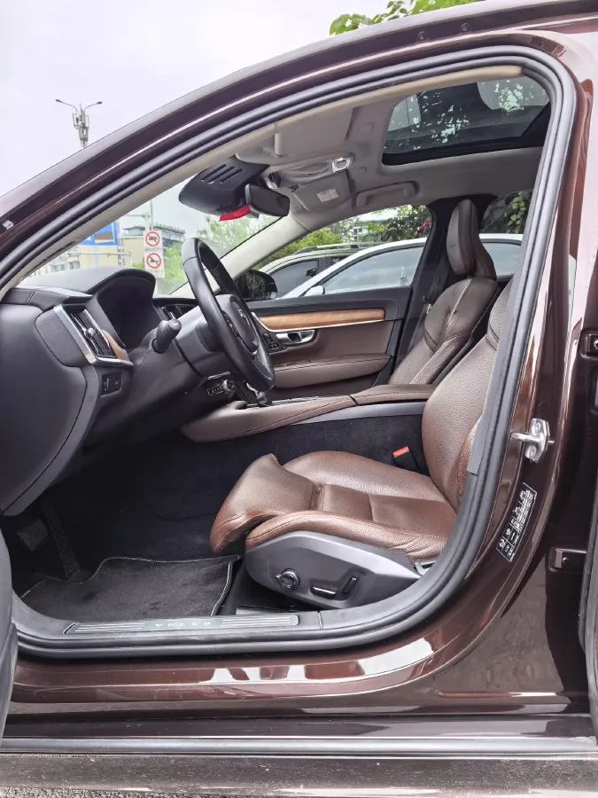 2020 Volvo S90 2.0T 254HP L4 8AT,autocango,china used car exporter,china ev exporter,chinese used car exporter,chinese used ev exporter