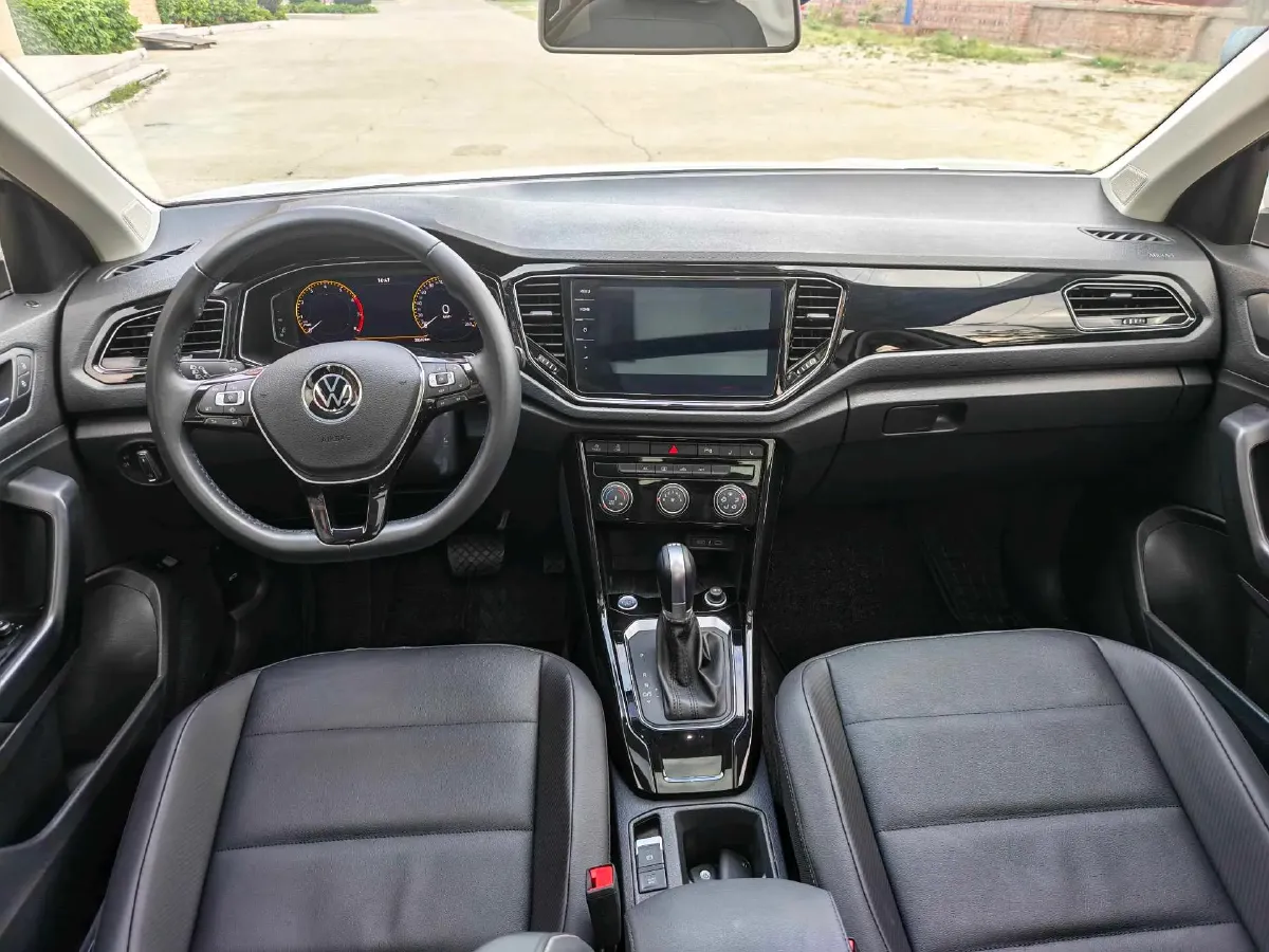 2022 Volkswagen T-Roc 1.4T 150HP L4 7DCT,autocango,china used car exporter,china ev exporter,chinese used car exporter,chinese used ev exporter