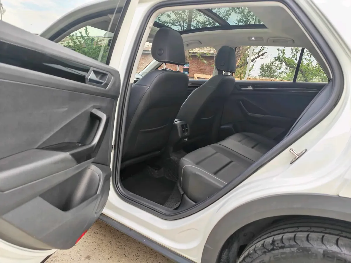 2022 Volkswagen T-Roc 1.4T 150HP L4 7DCT,autocango,china used car exporter,china ev exporter,chinese used car exporter,chinese used ev exporter