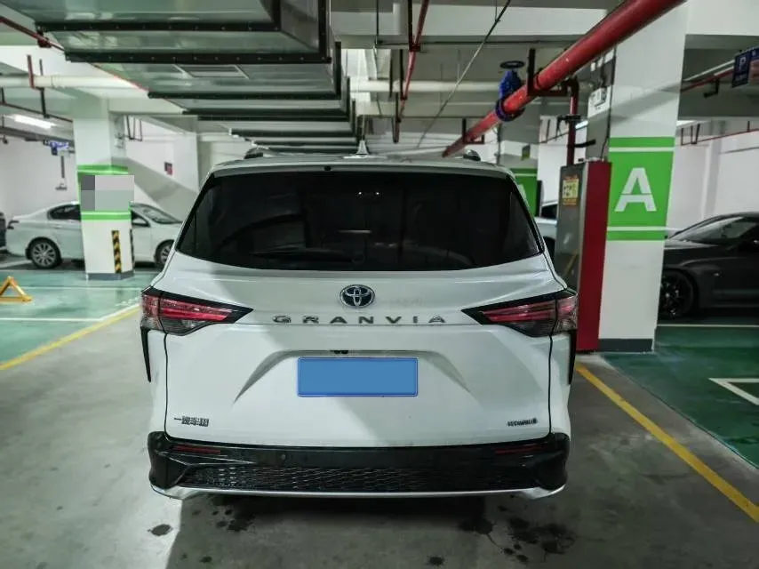 2022 Toyota Granvia 2.5L 192HP L4 E-CVT Hybrid,autocango,china used car exporter,china ev exporter,chinese used car exporter,chinese used ev exporter
