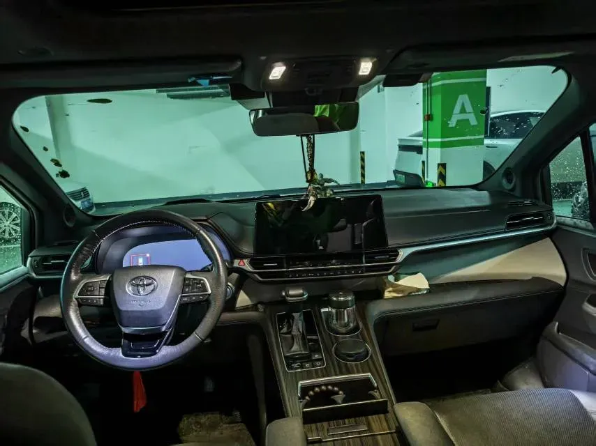 2022 Toyota Granvia 2.5L 192HP L4 E-CVT Hybrid,autocango,china used car exporter,china ev exporter,chinese used car exporter,chinese used ev exporter