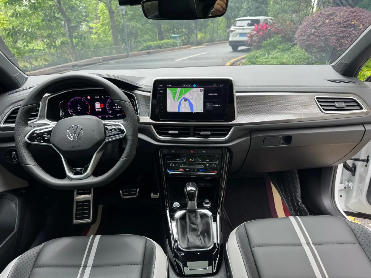 2024 Volkswagen T-Roc 1.5T 160HP L4 7DCT,autocango,china used car exporter,china ev exporter,chinese used car exporter,chinese used ev exporter