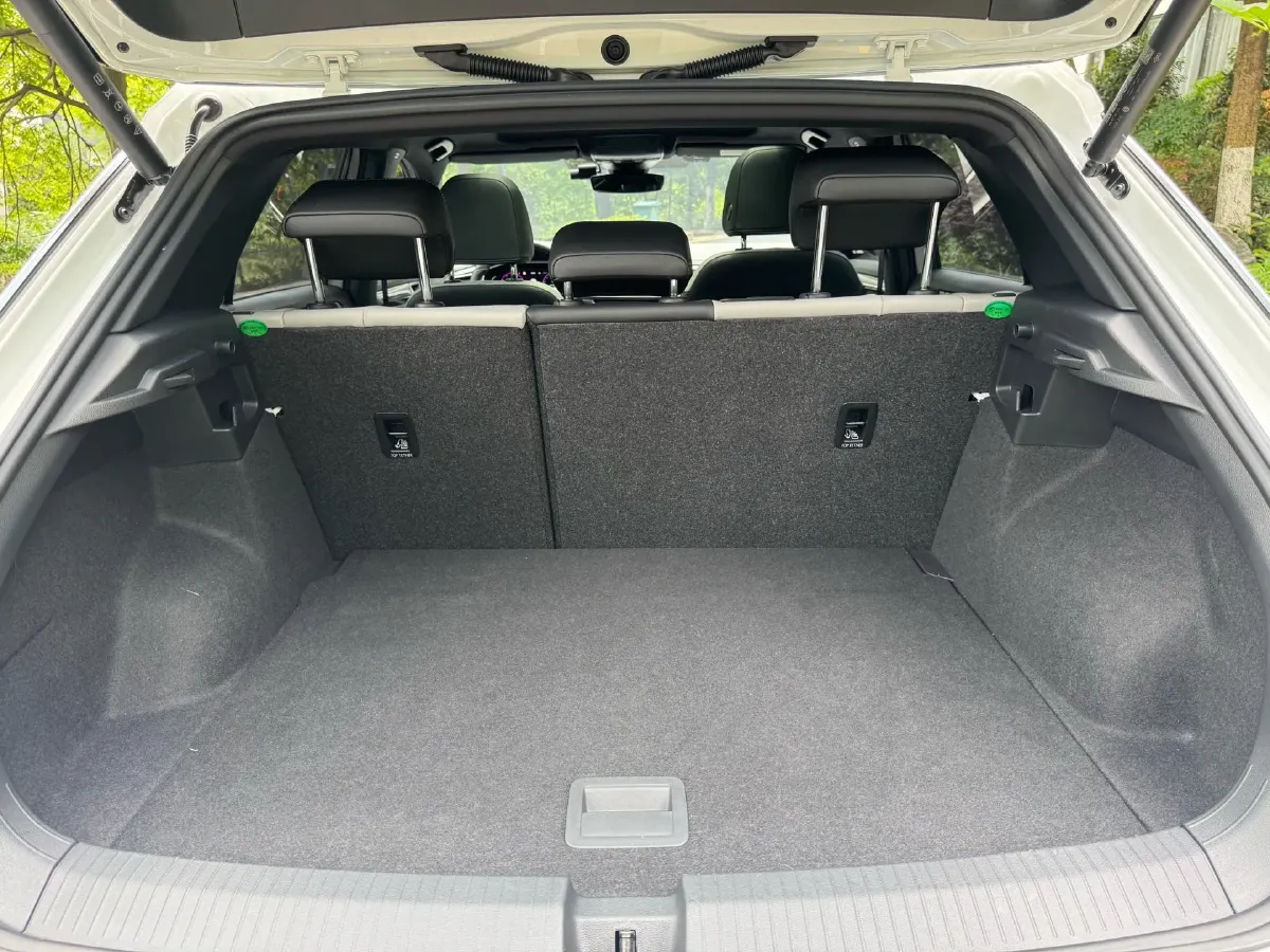 2024 Volkswagen T-Roc 1.5T 160HP L4 7DCT,autocango,china used car exporter,china ev exporter,chinese used car exporter,chinese used ev exporter