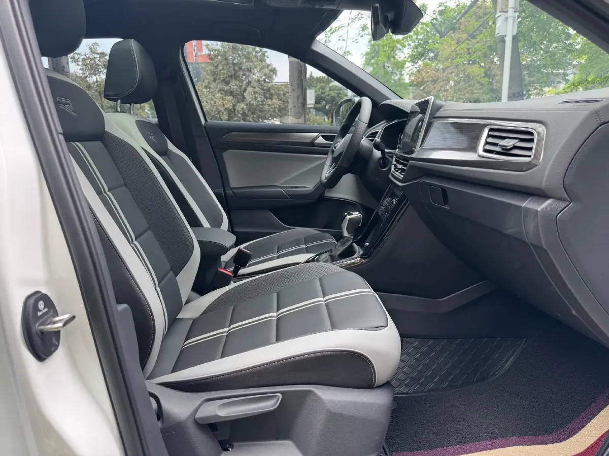 2024 Volkswagen T-Roc 1.5T 160HP L4 7DCT,autocango,china used car exporter,china ev exporter,chinese used car exporter,chinese used ev exporter