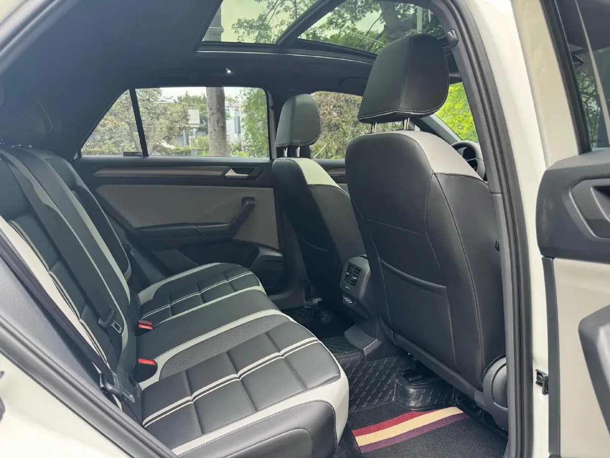 2024 Volkswagen T-Roc 1.5T 160HP L4 7DCT,autocango,china used car exporter,china ev exporter,chinese used car exporter,chinese used ev exporter