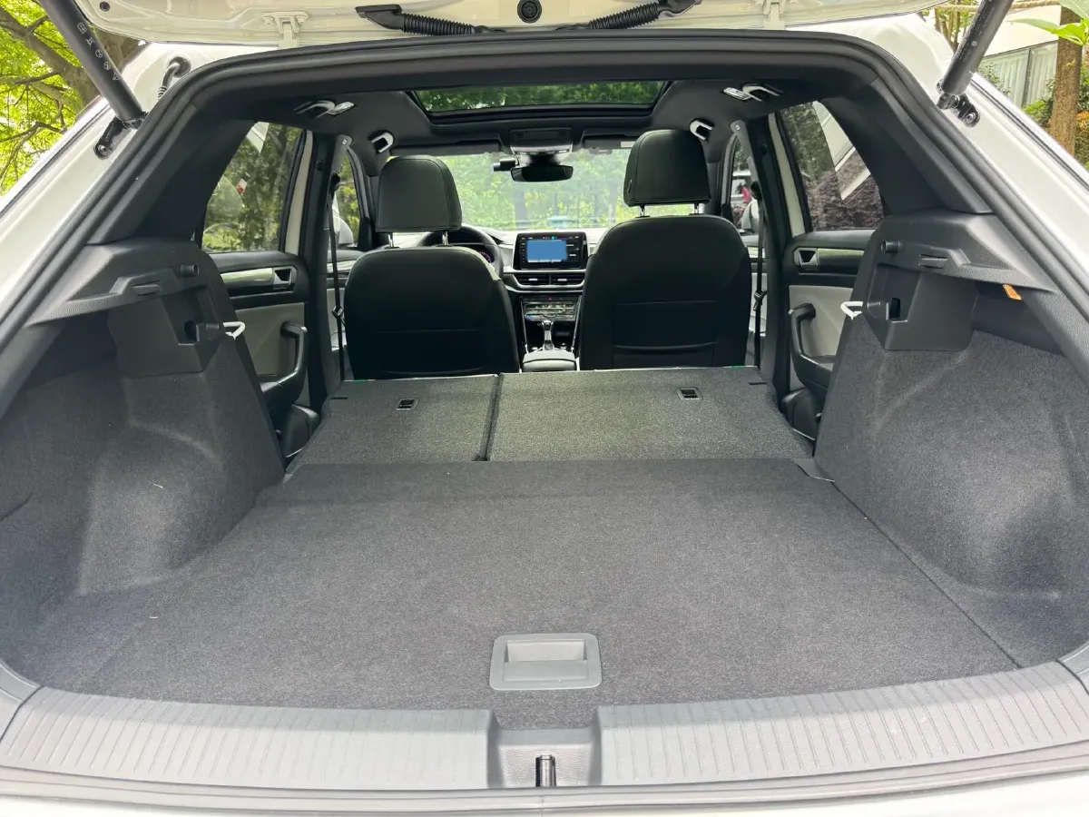 2024 Volkswagen T-Roc 1.5T 160HP L4 7DCT,autocango,china used car exporter,china ev exporter,chinese used car exporter,chinese used ev exporter