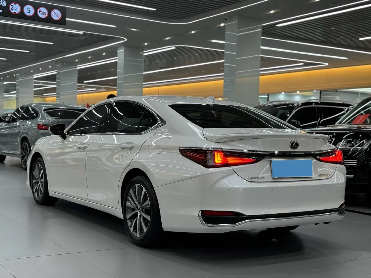 2020 Lexus ES 2.0L 173HP L4 CVT,autocango,china used car exporter,china ev exporter,chinese used car exporter,chinese used ev exporter