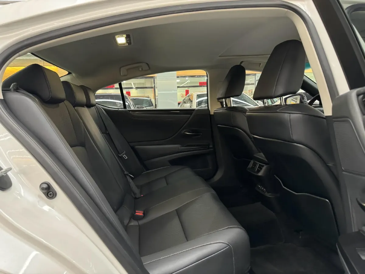 2020 Lexus ES 2.0L 173HP L4 CVT,autocango,china used car exporter,china ev exporter,chinese used car exporter,chinese used ev exporter