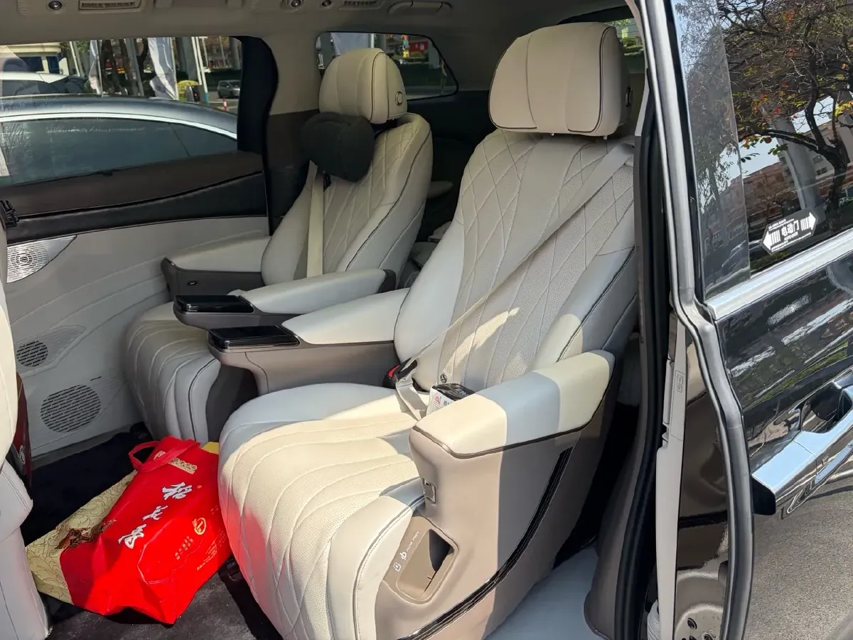 2022 HongQi HS7 3.0T 337HP V6 8AT,autocango,china used car exporter,china ev exporter,chinese used car exporter,chinese used ev exporter