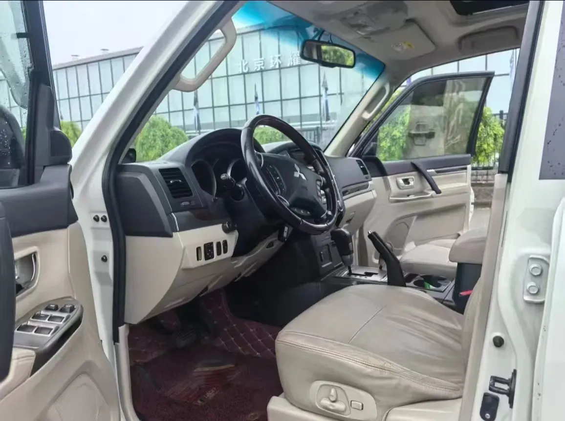 2018 Mitsubishi Pajero 3.0L 174HP V6 5AT,autocango,china used car exporter,china ev exporter,chinese used car exporter,chinese used ev exporter