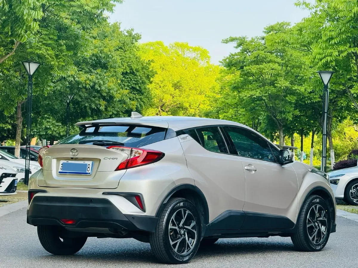 2020 Toyota C-HR 2.0L 171HP L4 CVT,autocango,china used car exporter,china ev exporter,chinese used car exporter,chinese used ev exporter