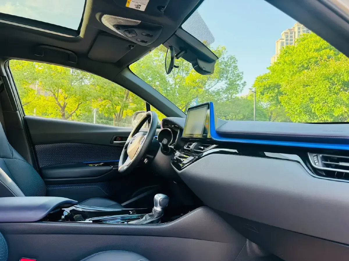 2020 Toyota C-HR 2.0L 171HP L4 CVT,autocango,china used car exporter,china ev exporter,chinese used car exporter,chinese used ev exporter