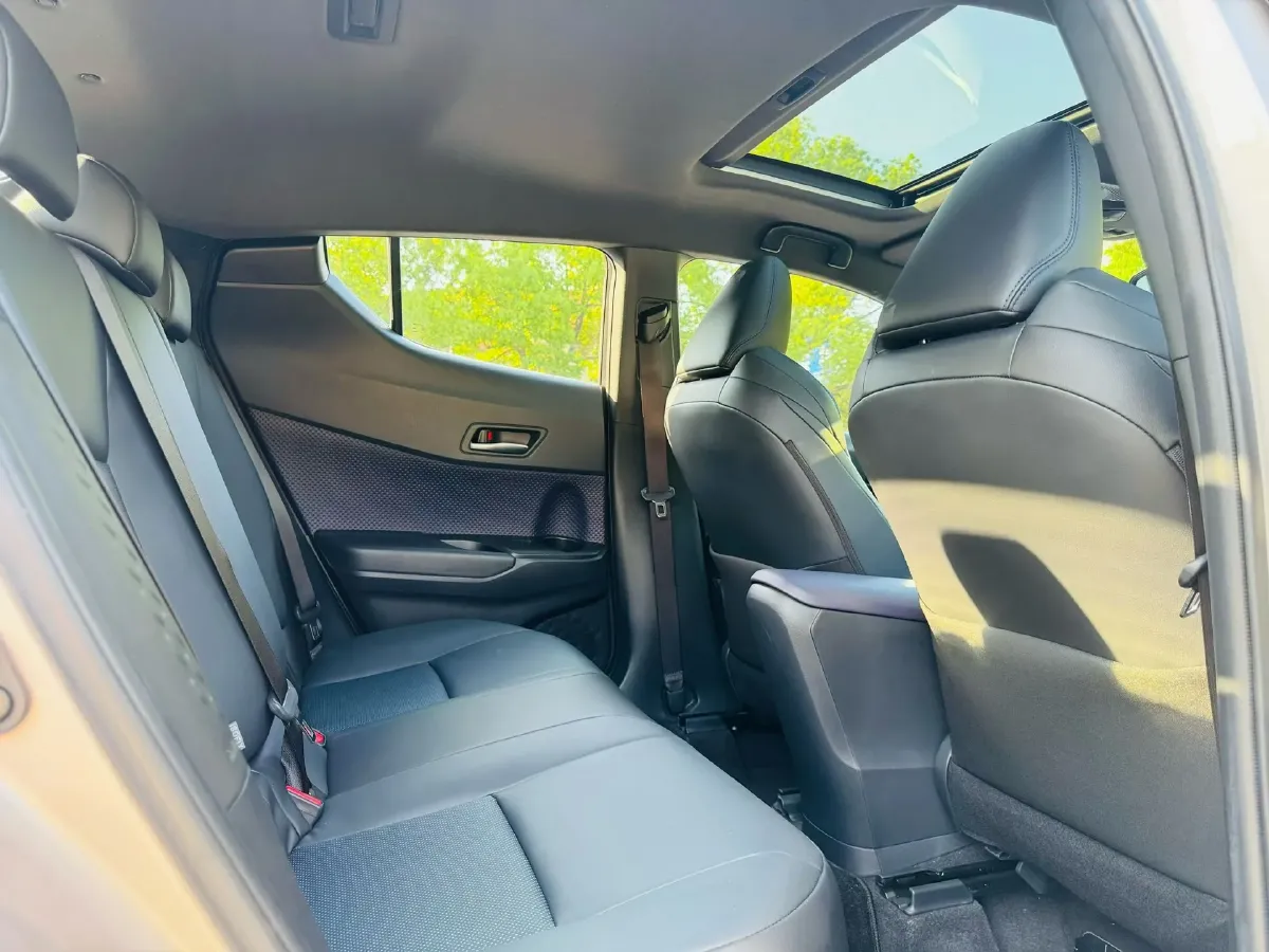 2020 Toyota C-HR 2.0L 171HP L4 CVT,autocango,china used car exporter,china ev exporter,chinese used car exporter,chinese used ev exporter